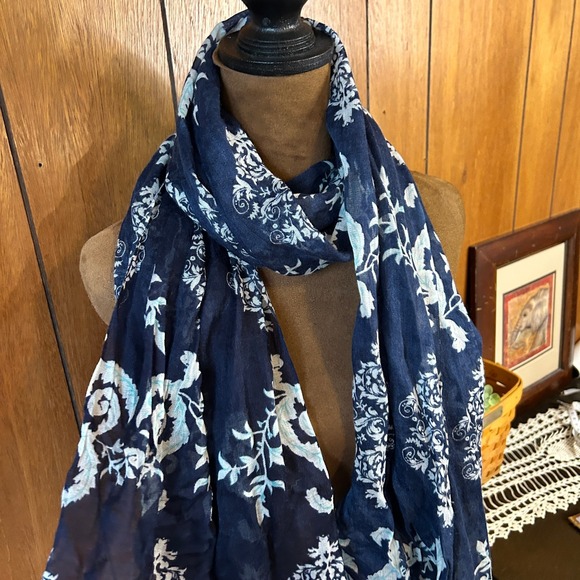 Indigo Blue White‎ Floral Print Lightweight Scarf Shawl Wrap Fringed Edges Boho - Picture 3 of 4